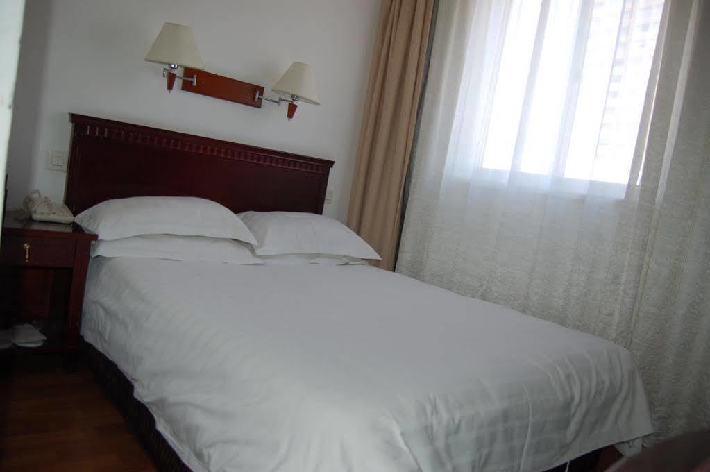 Lakeside Holiday Inn Shanghai Exterior photo